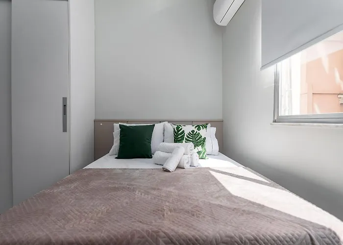 Lançamento, APT com 2 SUÍTES na QUADRA da PRAIA Rio de Janeiro