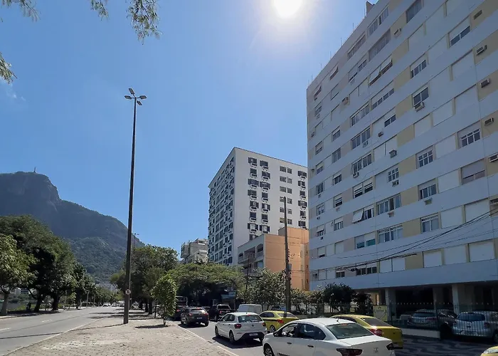 Lançamento, APT com 2 SUÍTES na QUADRA da PRAIA Rio de Janeiro